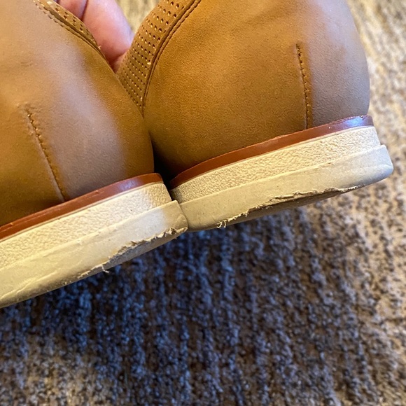 Easy Spirit Women's Tan Perforated Loafers 8 wide - Picture 4 of 6